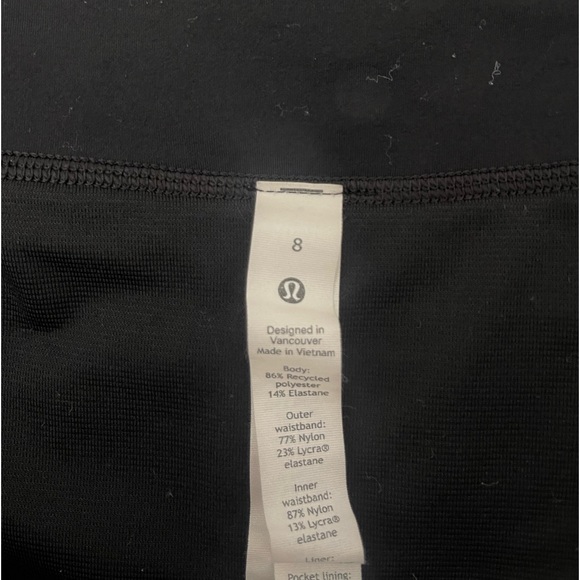 *SOLD* Lululemon Black Speed Up Shorts 2.5” Size 8 - Picture 4 of 4